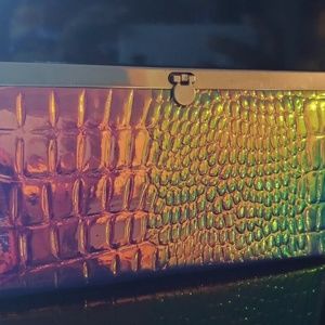 Holographic clutch wallet